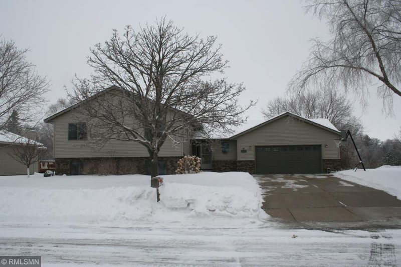 1140 Hidden Pl NE, Owatonna, MN 55060