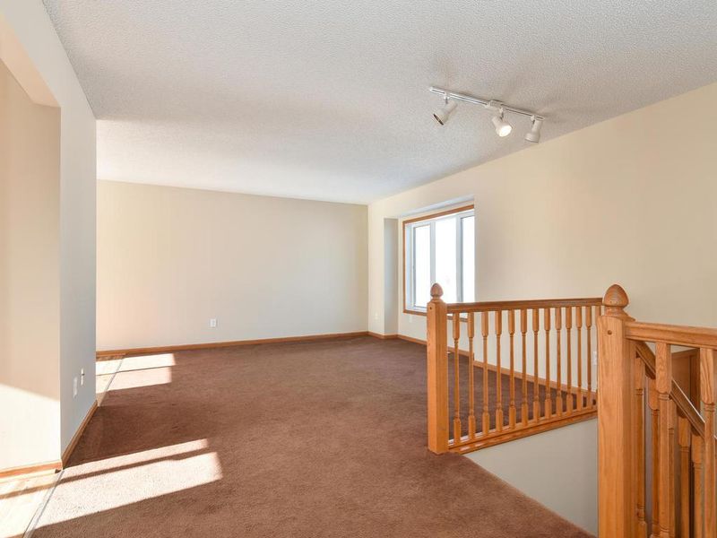 1305 Honeysuckle Ln SE, Cambridge, MN 55008
