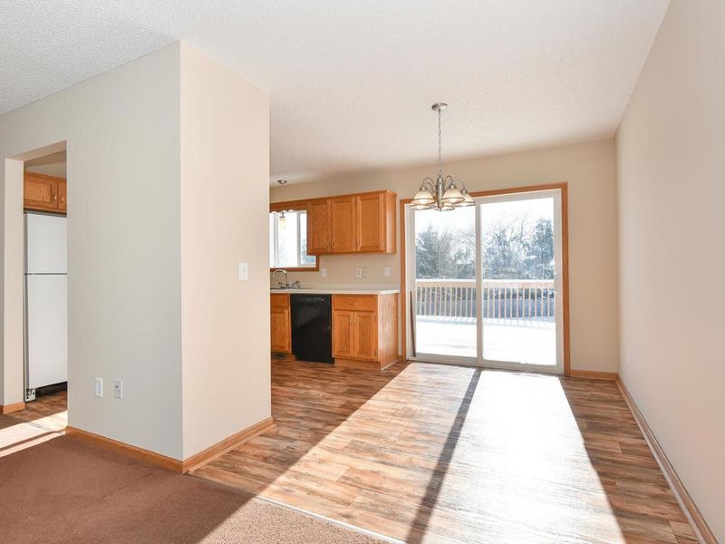1305 Honeysuckle Ln SE, Cambridge, MN 55008