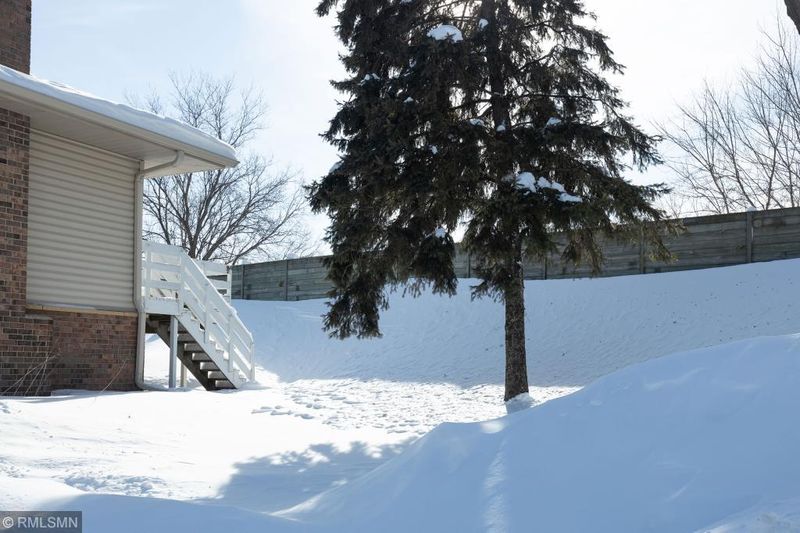 649 E 145th St, Burnsville, MN 55337