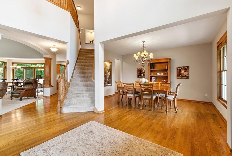 9704 Laforet Dr, Eden Prairie, MN 55347