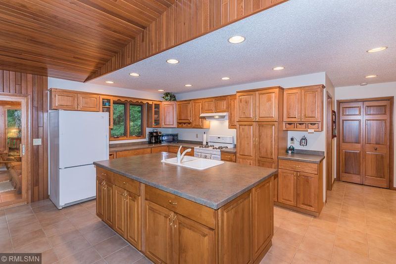 29542 Huxtable Point Rd, Merrifield, MN 56465