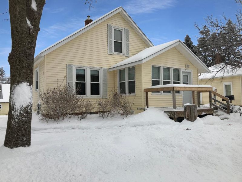 713 2nd Ave NE, Waseca, MN 56093