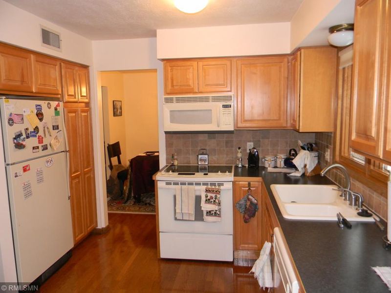 9330 Overlook Trl, Eden Prairie, MN 55347