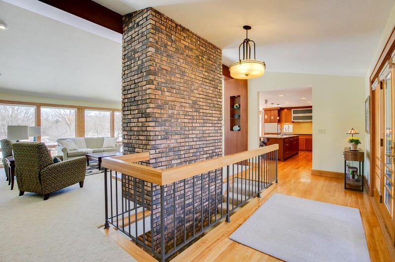 8 Sunfish Ln, Sunfish Lake, MN 55118