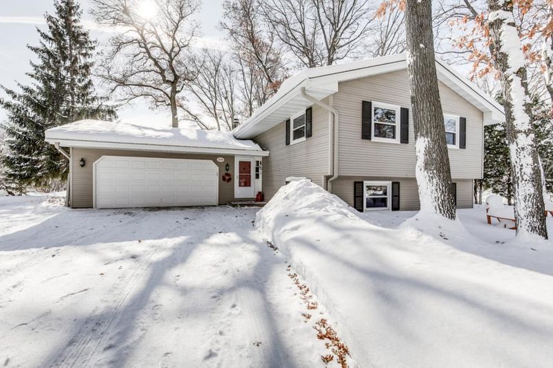 206 Juniper St, Mahtomedi, MN 55115