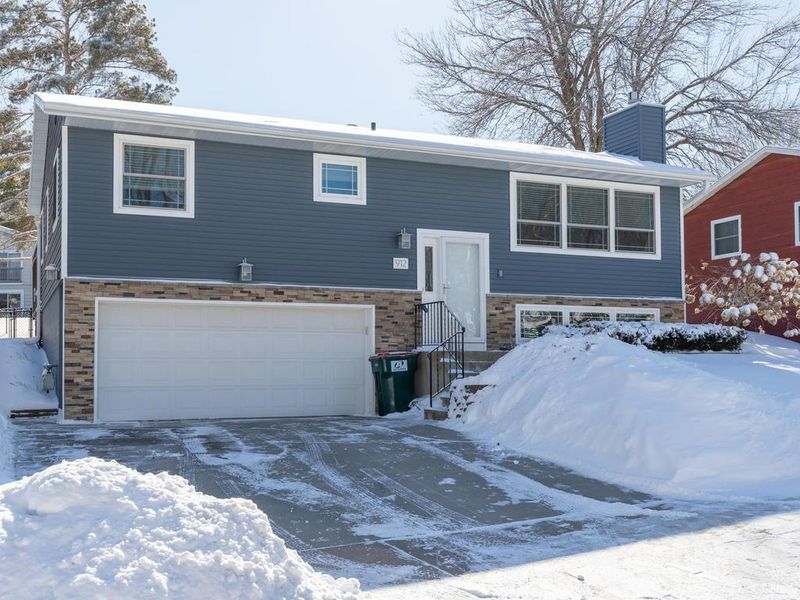 912 30th St NW, Rochester, MN 55901
