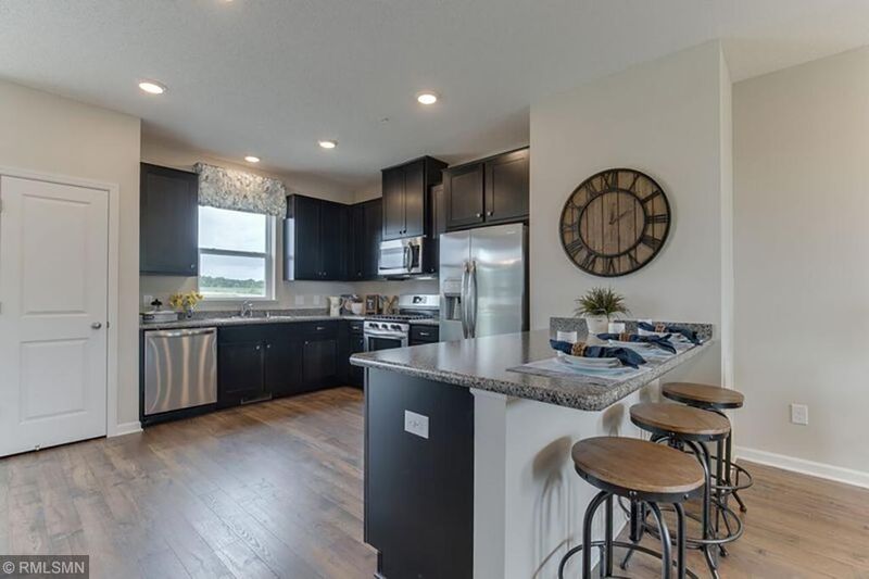 8742 Granite Ln, Woodbury, MN 55129