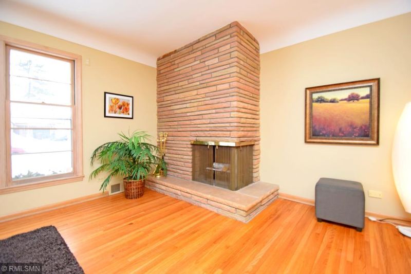 3600 Abbott Ave N, Robbinsdale, MN 55422