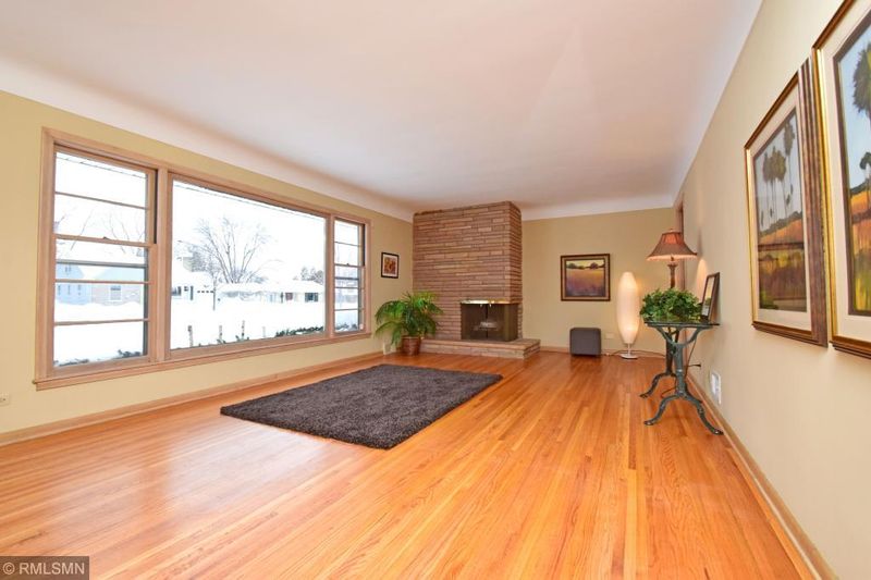 3600 Abbott Ave N, Robbinsdale, MN 55422