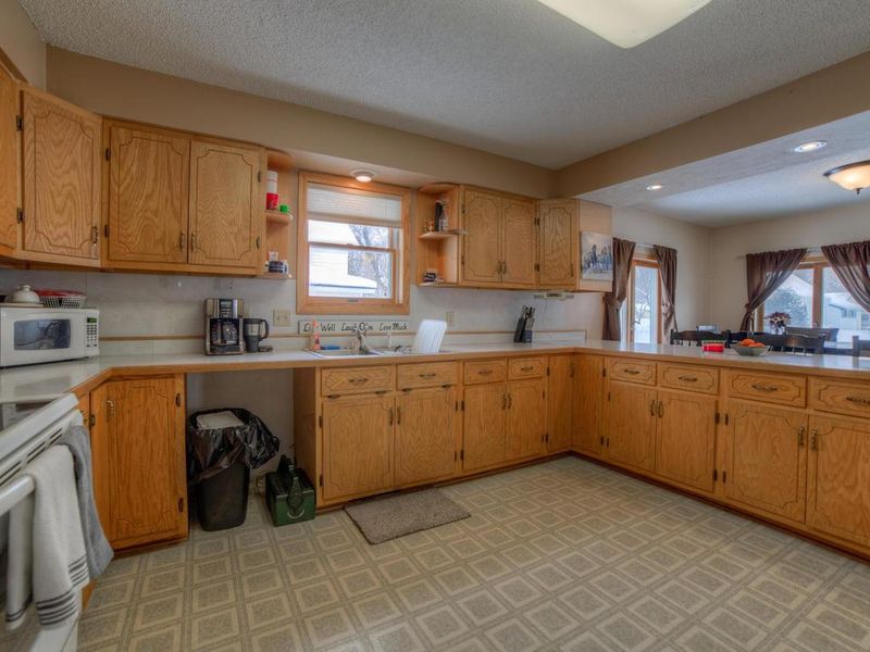 420 2nd St S, Winsted, MN 55395