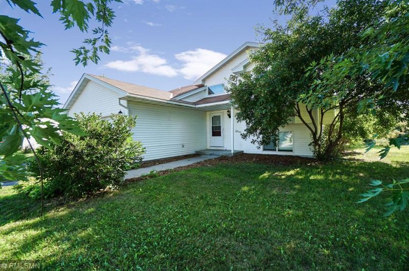 404 11th Ave NW, Isanti, MN 55040