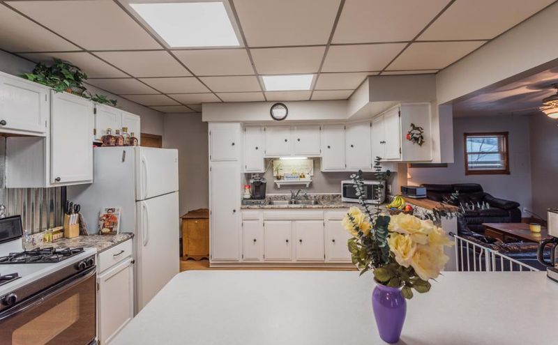 872 Manomin Ave, Saint Paul, MN 55107