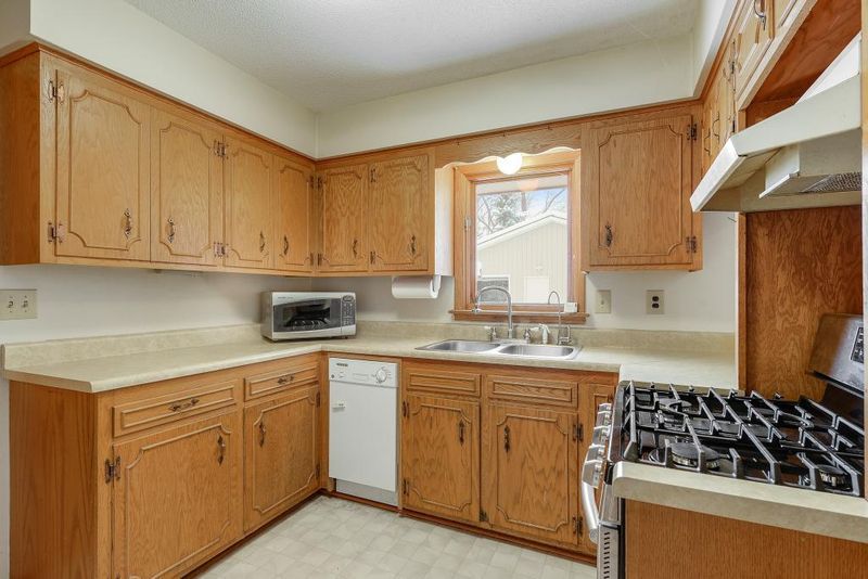 207 Yoho Dr, Anoka, MN 55303