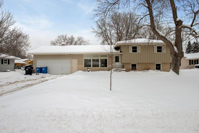 207 Yoho Dr, Anoka, MN 55303