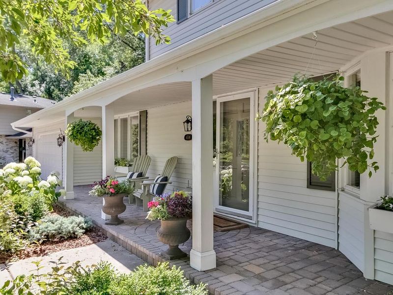 6516 Creek Dr, Edina, MN 55439