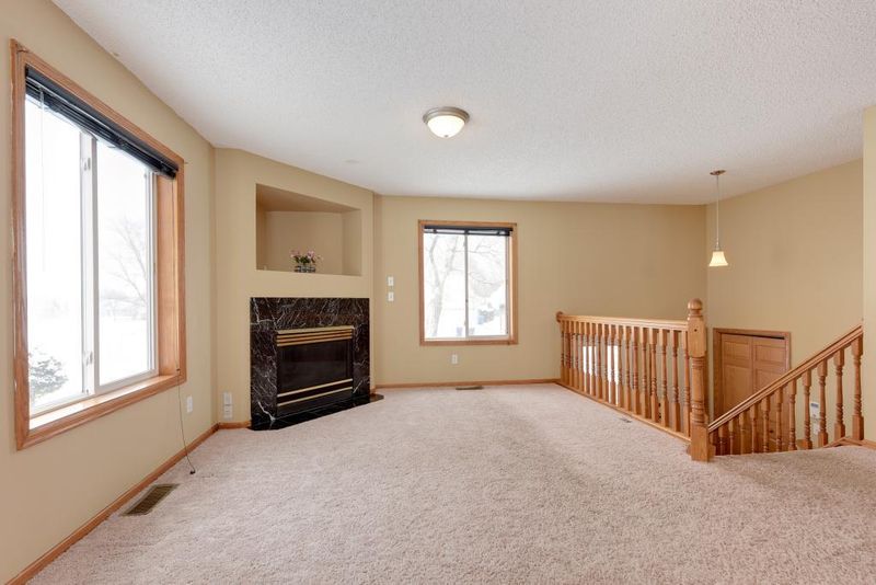 1334 Applegate Ln, Shakopee, MN 55379