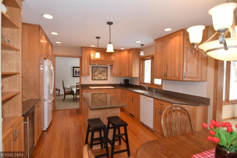 1040 Lawnview Ave, Shoreview, MN 55126