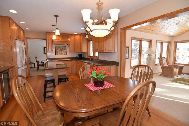 1040 Lawnview Ave, Shoreview, MN 55126