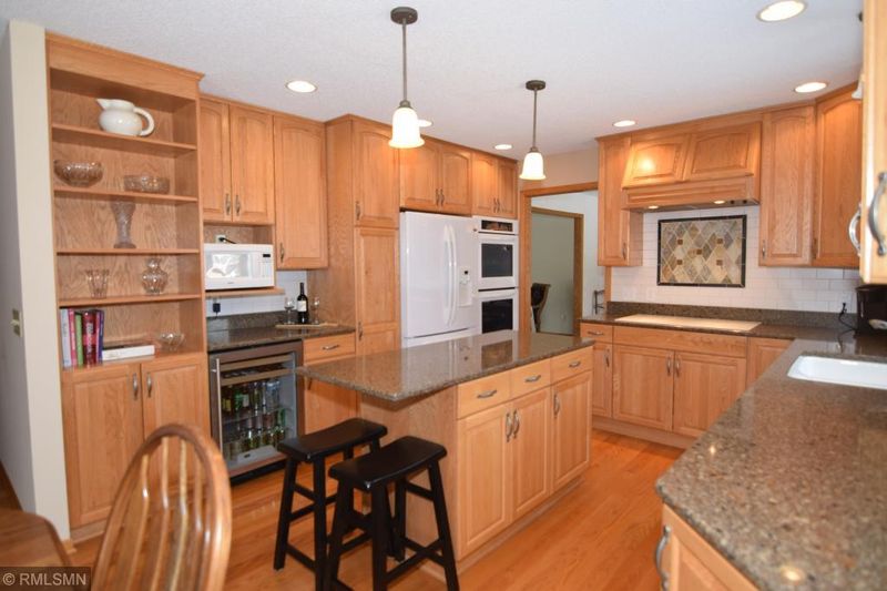 1040 Lawnview Ave, Shoreview, MN 55126
