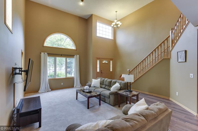 2571 Bridle Creek Trl, Chanhassen, MN 55317