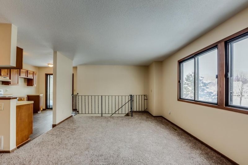 1518 Helmo Ave N, Oakdale, MN 55128