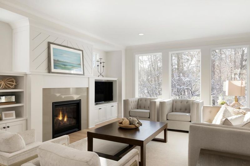 8 Tree Farm Ln, North Oaks, MN 55126