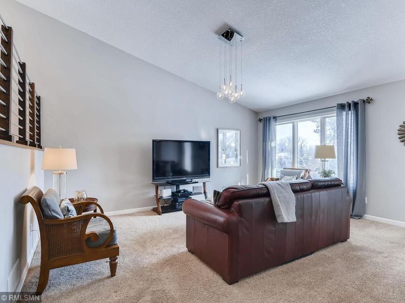 969 Farrell St S, Maplewood, MN 55119