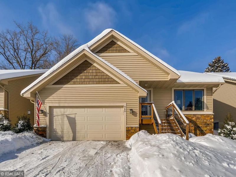 969 Farrell St S, Maplewood, MN 55119