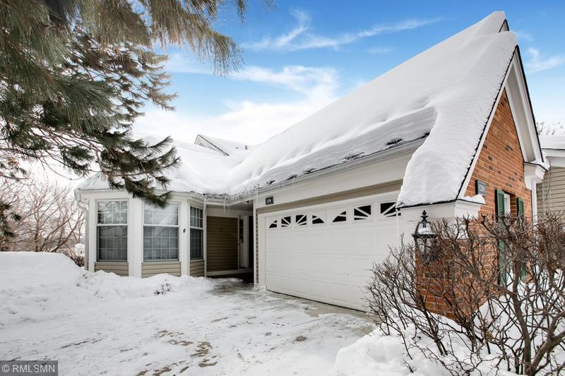 1214 Pondview Ln, White Bear Lake, MN 55110