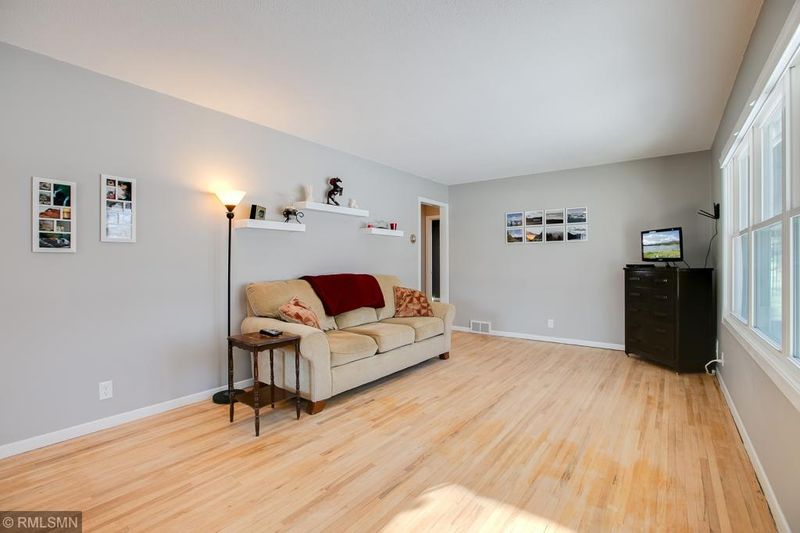 11456 Palm St NW, Coon Rapids, MN 55448