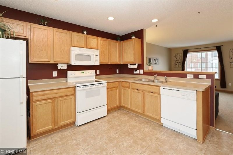 4802 Education Dr N #4, Hugo, MN 55038