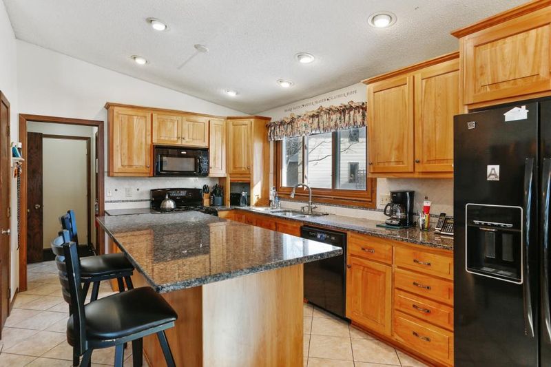 7733 W 99th Street Cir, Bloomington, MN 55438