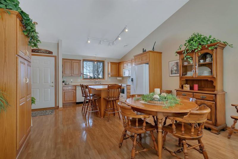 1001 Diamond Willow Cir, Waite Park, MN 56387