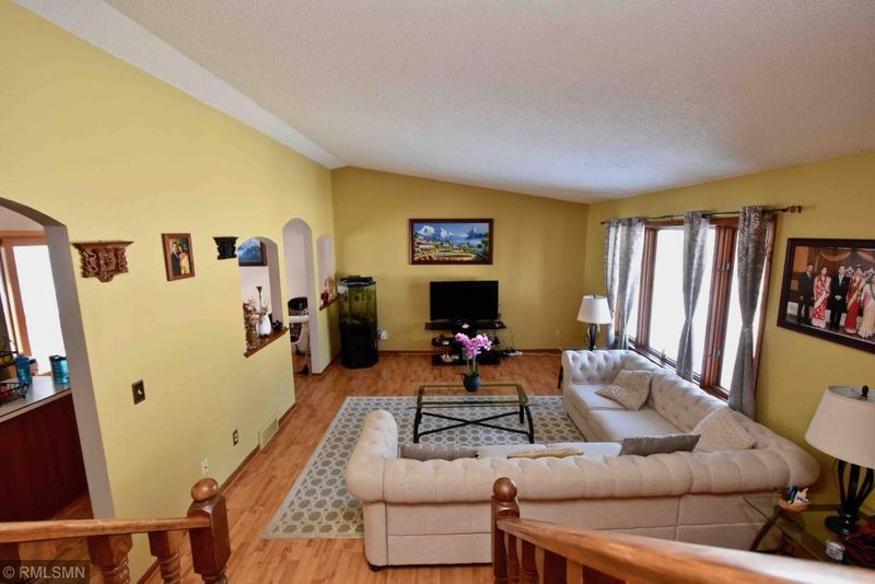 301 Knopp Valley Dr, Winona, MN 55987