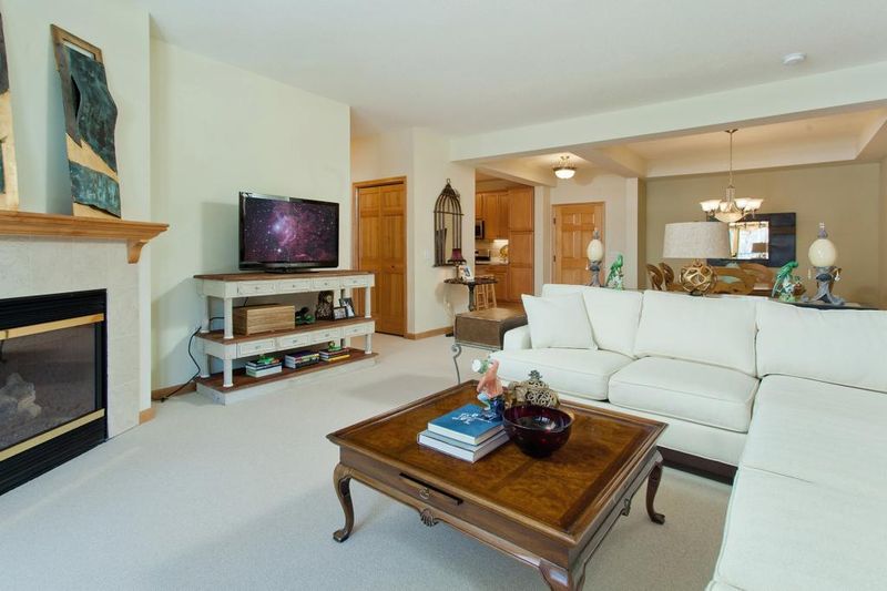 5250 Grandview Sq #2209, Minneapolis, MN 55436