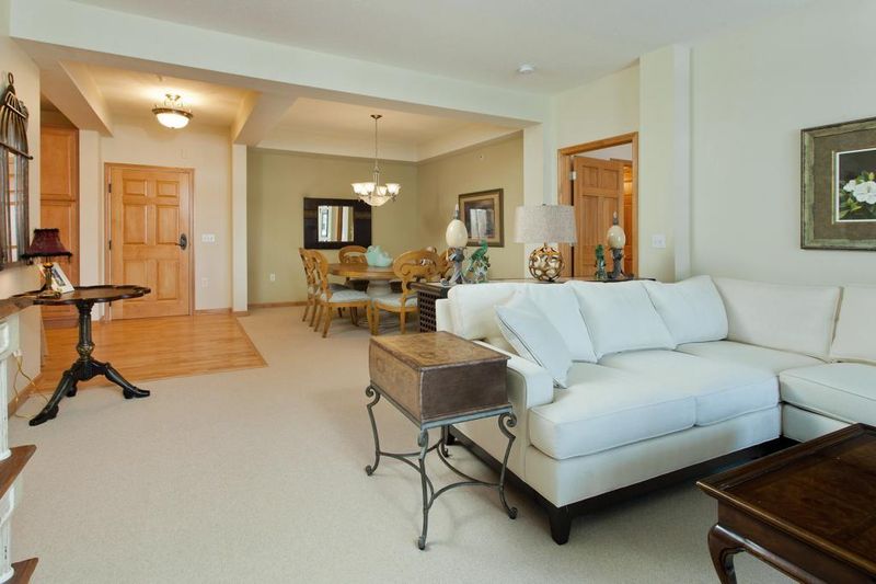 5250 Grandview Sq #2209, Minneapolis, MN 55436