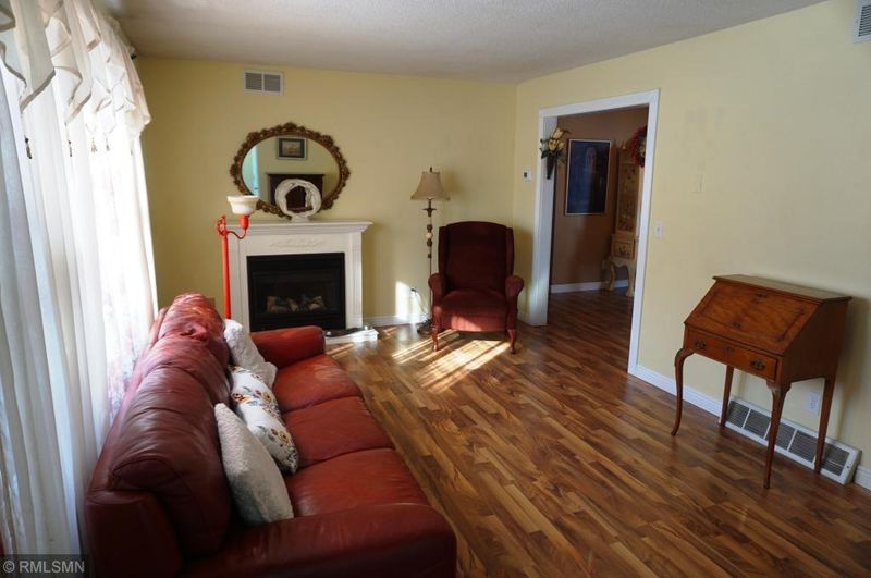 918 Pine St, Prescott, WI 54021
