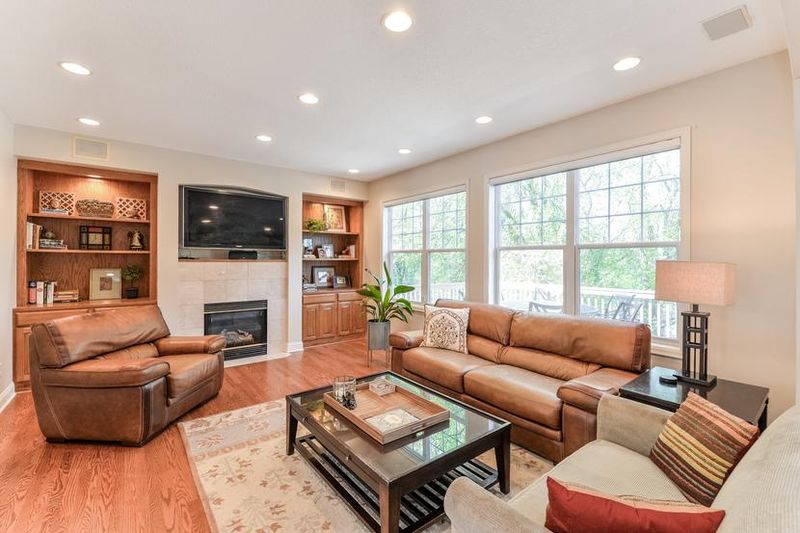9300 Wilderness Cv, Eden Prairie, MN 55347