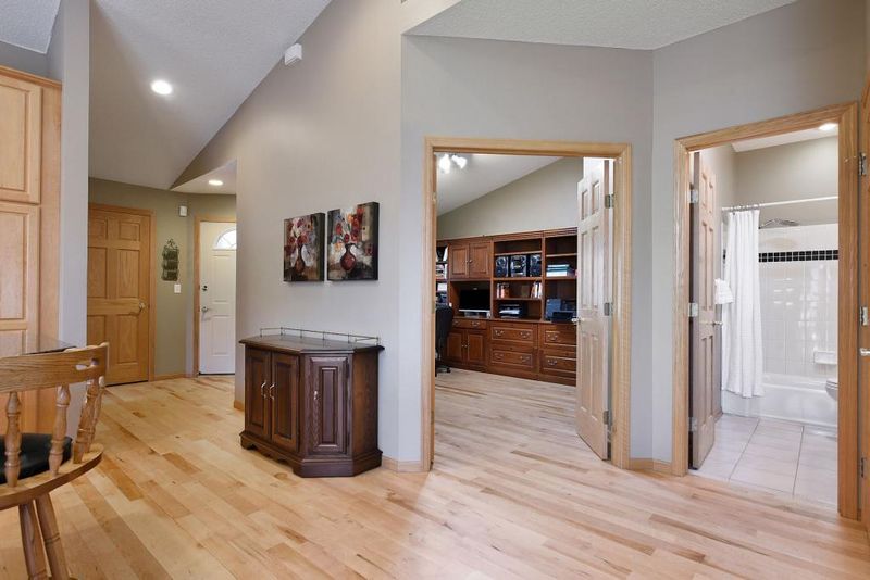 1494 Violet Ln, Eagan, MN 55122