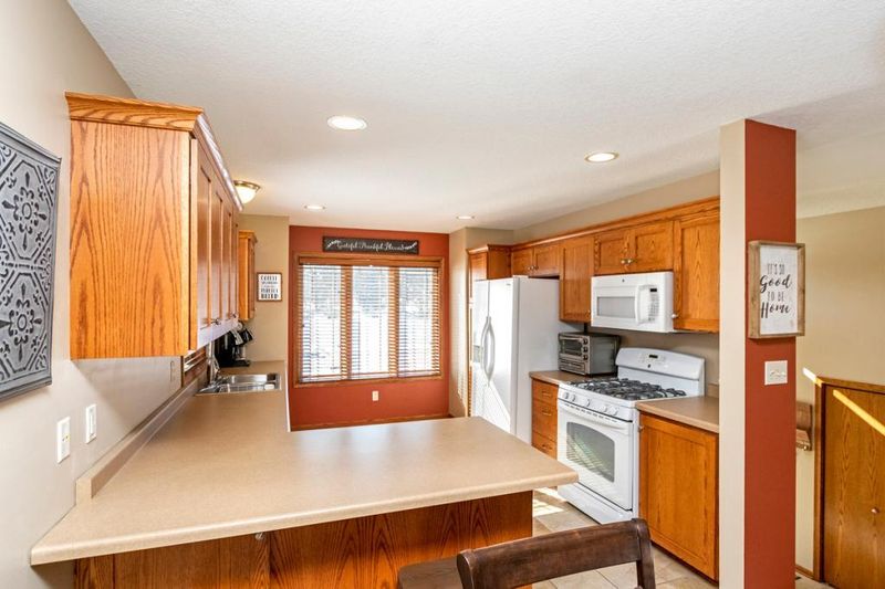 602 7th St SW, Pine Island, MN 55963