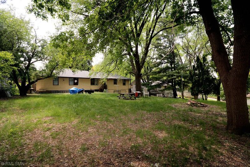6148 9th St N, Oakdale, MN 55128