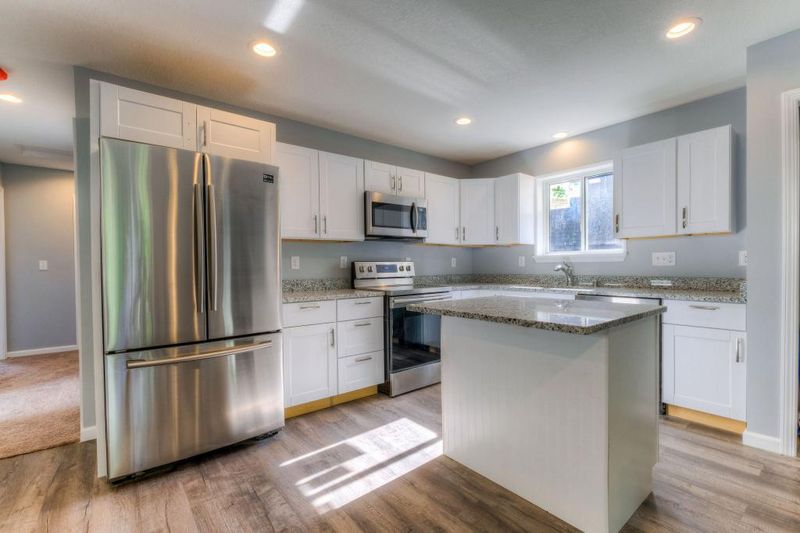 987 Euclid St, Saint Paul, MN 55106