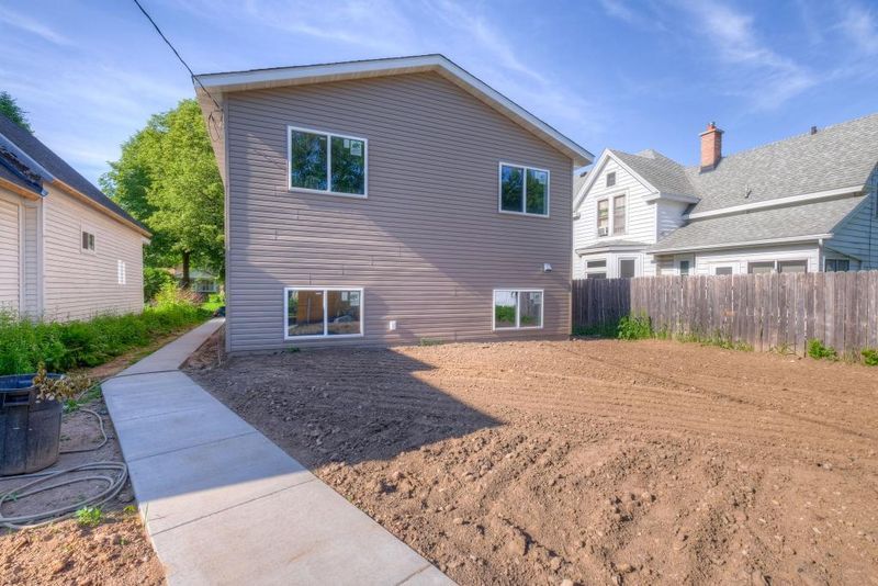 987 Euclid St, Saint Paul, MN 55106