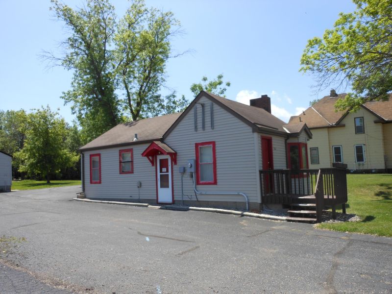 706 Litchfield Ave SE, Willmar, MN 56201