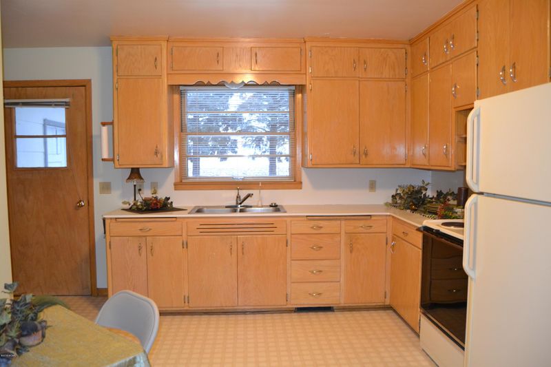 112 N Front St, Okabena, MN 56161