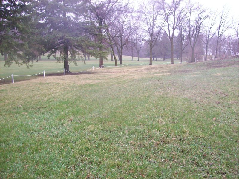 3951 Fairway Dr, Fairmont, MN 56031