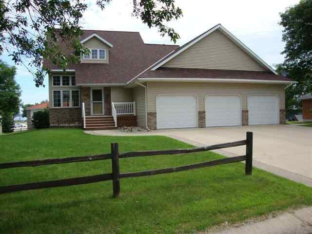 143 Lakeview Dr, Spicer, MN 56288