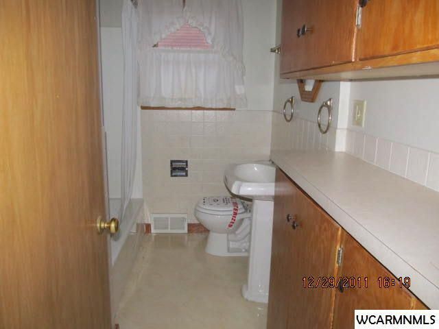 617 NW Oak Ln, Willmar, MN 56201