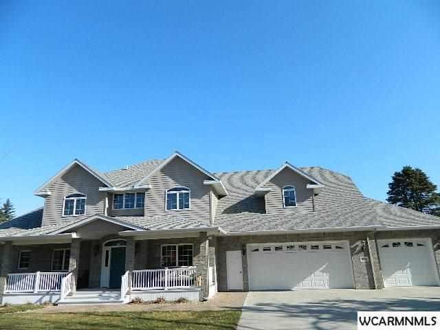 1958 Driftwood Ave, Worthington, MN 56187